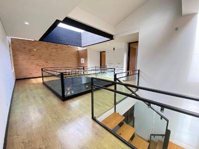 Casa de 4 alcobas en venta en El Atravesado, Envigado, 380 m² · foto 11 de 20