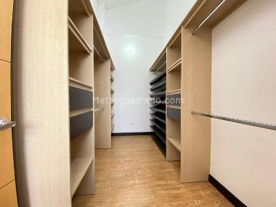 Casa de 4 alcobas en venta en El Atravesado, Envigado, 380 m² · foto 13 de 20