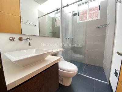 Casa de 4 alcobas en venta en El Atravesado, Envigado, 380 m² · foto 16 de 20
