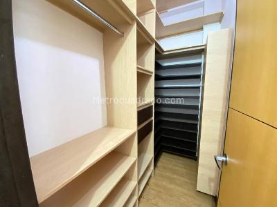 Casa de 4 alcobas en venta en El Atravesado, Envigado, 380 m² · foto 19 de 20