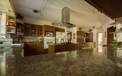 Casa de 4 alcobas en venta en Poblado Altos Del Poblado, Medellín, 330 m² · foto 2 de 19
