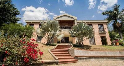 Casa de 4 alcobas en venta en Poblado Altos Del Poblado, Medellín, 330 m² · foto 3 de 19