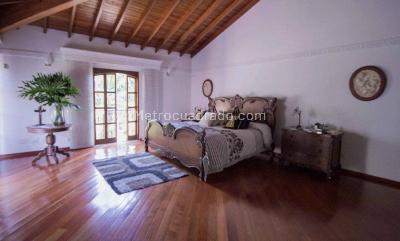 Casa de 4 alcobas en venta en Poblado Altos Del Poblado, Medellín, 330 m² · foto 8 de 19