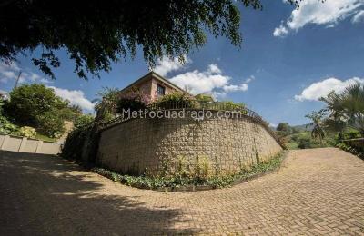 Casa de 4 alcobas en venta en Poblado Altos Del Poblado, Medellín, 330 m² · foto 13 de 19