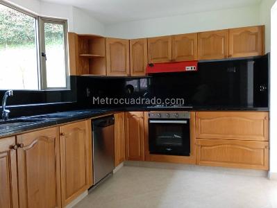 Casa de 5 alcobas en venta en El Poblado, Medellín, 980 m² · foto 2 de 20