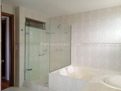 Casa de 5 alcobas en venta en El Poblado, Medellín, 980 m² · foto 16 de 20