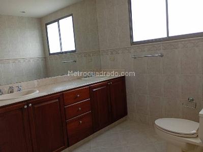 Casa de 5 alcobas en venta en El Poblado, Medellín, 980 m² · foto 17 de 20