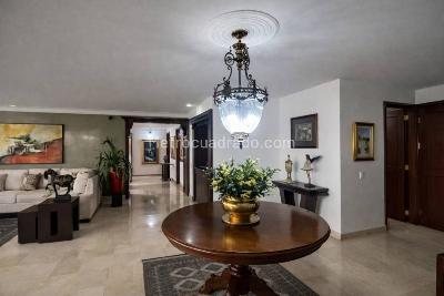 Apartamento de 3 alcobas en venta en Parque Poblado, Medellín, 214 m² · foto 2 de 20