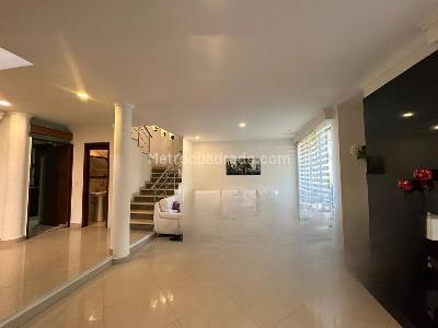 Casa de 5 alcobas en venta en Cola Del Zorro, Medellín, 200 m² · foto 2 de 20