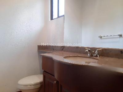 Casa de 5 alcobas en venta en La Calera, Medellín, 680 m² · foto 7 de 20