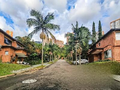 Casa de 4 alcobas en venta en El Poblado, Medellín, 1140 m² · foto 5 de 20