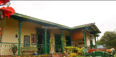 Casa de 5 alcobas en venta en Cabeceras, Rionegro · foto 2 de 20