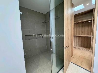 Apartamento de 3 alcobas en venta en El Poblado Castropol, Medellín, 225 m² · foto 3 de 20