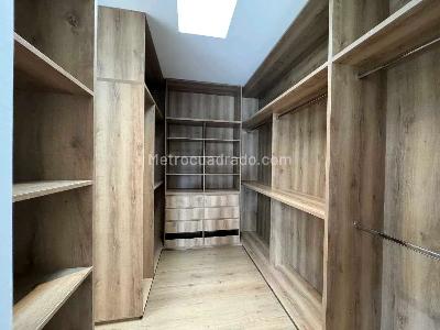 Apartamento de 3 alcobas en venta en El Poblado Castropol, Medellín, 225 m² · foto 4 de 20