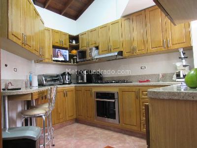 Apartamento de 3 alcobas en venta en Laureles, Medellín, 163 m² · foto 4 de 20