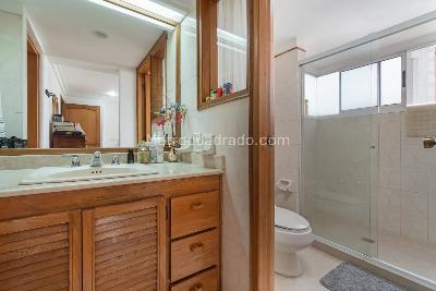 Apartamento de 4 alcobas en venta en Santa Teresita, Medellín, 214 m² · foto 10 de 12