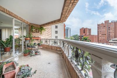 Apartamento de 4 alcobas en venta en Santa Teresita, Medellín, 214 m² · foto 11 de 12