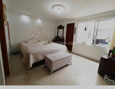 Casa de 4 alcobas en venta en Laureles, Medellín, 255 m² · foto 11 de 13