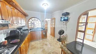 Casa de 5 alcobas en venta en Laureles, Medellín, 340 m² · foto 2 de 20