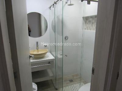 Apartamento de 4 alcobas en arriendo en Laureles, Medellín, 92 m² · foto 10 de 12