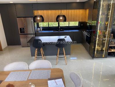 Casa de 4 alcobas en venta en Llano Grande, Rionegro, 268 m² · foto 2 de 20