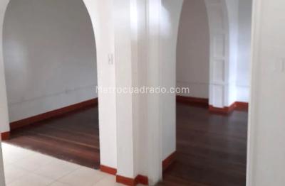 Casa de 5 alcobas en venta en Prado Centro, Medellín, 290 m² · foto 3 de 10