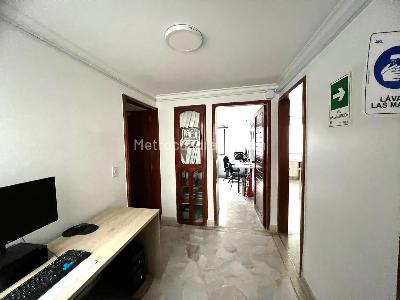 Apartamento de 4 alcobas en venta en Laureles, Medellín, 150 m² · foto 12 de 19
