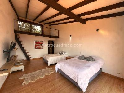 Casa de 5 alcobas en arriendo en Vereda Santa Catalina, Envigado · foto 2 de 20