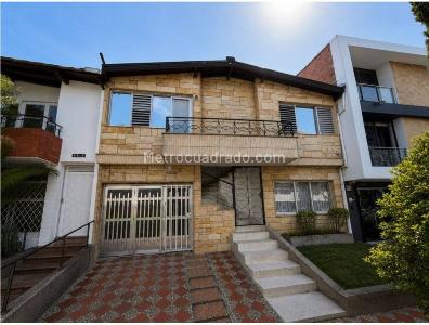 Casa de 5 alcobas en venta en Laureles, Medellín, 331 m² · foto 2 de 20