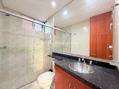 Apartamento de 2 alcobas en venta en El Tesoro El Poblado, Medellín, 138 m² · foto 10 de 18