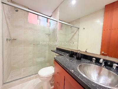 Apartamento de 2 alcobas en venta en El Tesoro El Poblado, Medellín, 138 m² · foto 15 de 18