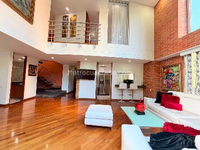 Apartamento de 2 alcobas en venta en El Tesoro El Poblado, Medellín, 138 m² · foto 3 de 18