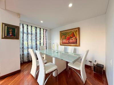 Apartamento de 2 alcobas en venta en El Tesoro El Poblado, Medellín, 138 m² · foto 5 de 18