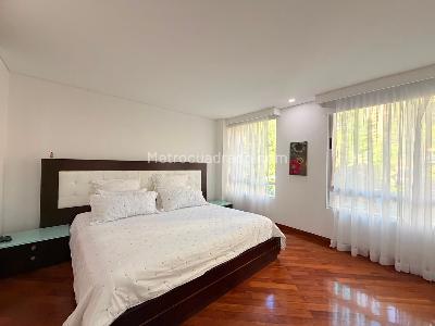 Apartamento de 2 alcobas en venta en El Tesoro El Poblado, Medellín, 138 m² · foto 7 de 18