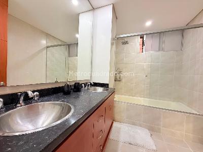 Apartamento de 2 alcobas en venta en El Tesoro El Poblado, Medellín, 138 m² · foto 8 de 18