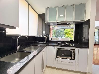 Apartamento de 2 alcobas en venta en El Tesoro El Poblado, Medellín, 138 m² · foto 9 de 18