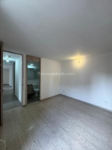 Apartamento en venta en Loma De Los Bernal, Medellín · foto 2 de 8