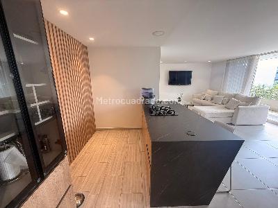Apartamento de 2 alcobas en venta en El Tesoro, Medellín, 100 m² · foto 2 de 14