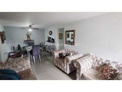 Apartamento de 3 alcobas en venta en Loma De Los Bernal, Medellín, 97 m² · foto 3 de 20