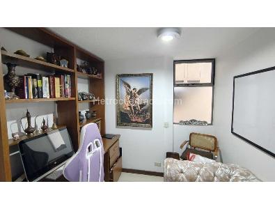 Apartamento de 3 alcobas en venta en Loma De Los Bernal, Medellín, 97 m² · foto 11 de 20