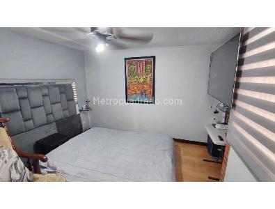 Apartamento de 3 alcobas en venta en Loma De Los Bernal, Medellín, 97 m² · foto 15 de 20