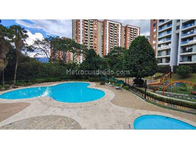 Apartamento de 3 alcobas en venta en Loma De Los Bernal, Medellín, 97 m² · foto 19 de 20
