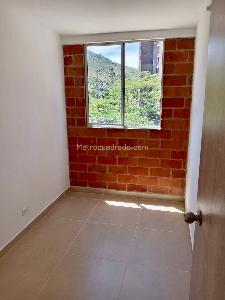 Apartamento de 3 alcobas en venta en La Navarra, Bello, 48 m² · foto 5 de 9