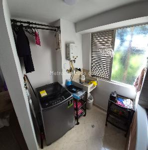 Apartamento de 2 alcobas en venta en Maria Auxiliadora, Sabaneta, 51 m² · foto 2 de 12