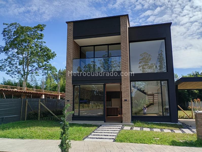4BR House in Llanogrande (270 m²)