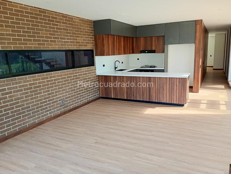 4BR House in Llanogrande (270 m²) - 2
