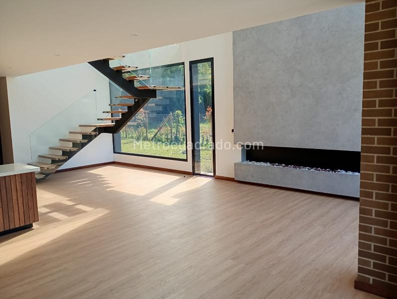 4BR House in Llanogrande (270 m²) - 4