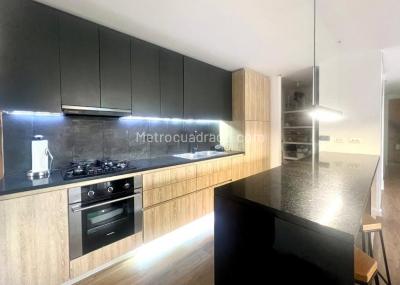 Apartamento de 3 alcobas en arriendo en El Poblado Cola Del Zorro, Medellín, 145 m² · foto 3 de 18
