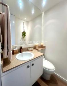 Apartamento de 3 alcobas en arriendo en El Poblado Cola Del Zorro, Medellín, 145 m² · foto 7 de 18