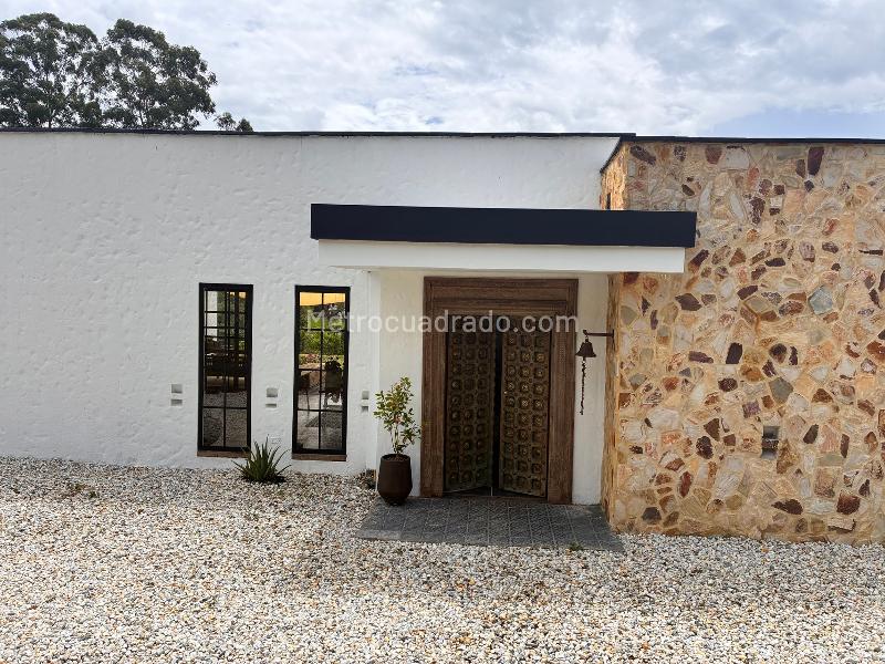 4BR House in Llanogrande (320 m²)